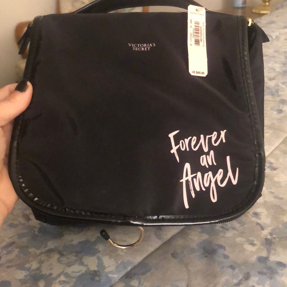 Hangable makeup bag
